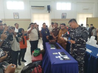 TNI AL Gagalkan Upaya Masuk Ilegal 8 WNA Bangladesh dan 8 PMI Nonprosedural di Dumai